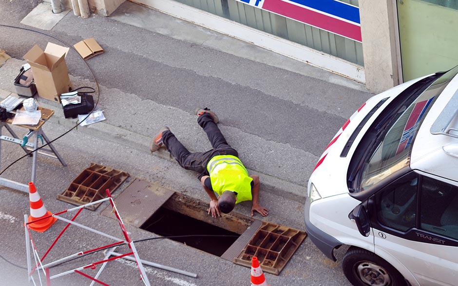 comment déboucher un wc avec une bouteille Montrouge